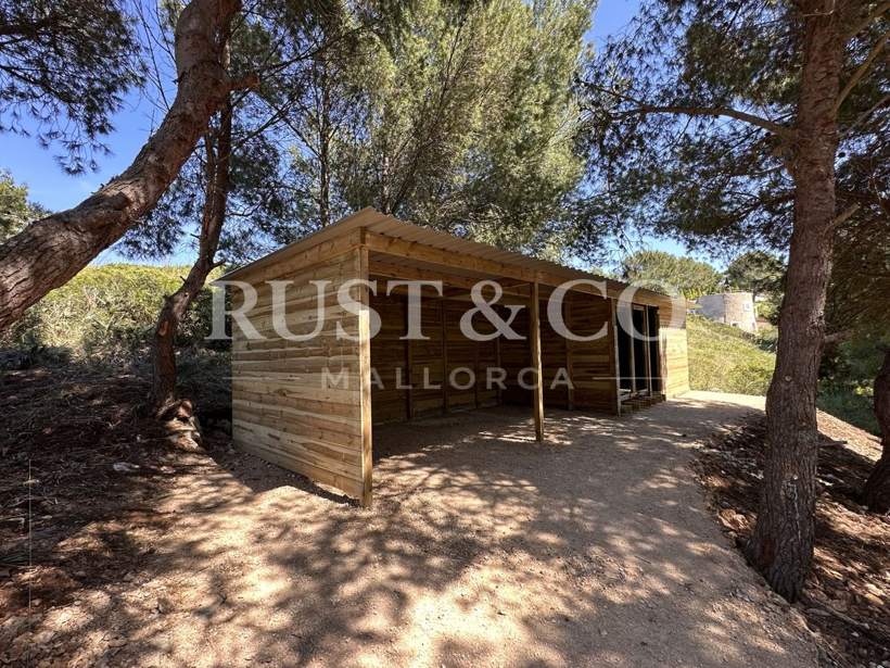 Cuadras y boxes para caballos en Mallorca – trabajo de RUST & CO