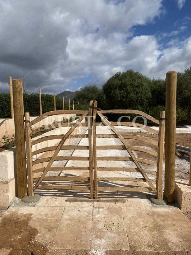 Barreras y puertas menorquinas en Mallorca – trabajo de RUST & CO
