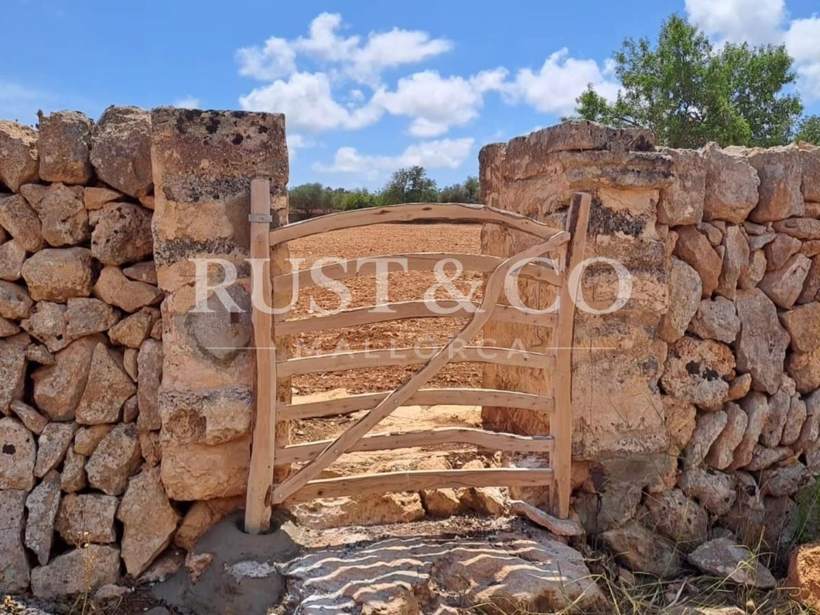 Barreras y puertas menorquinas en Mallorca – trabajo de RUST & CO