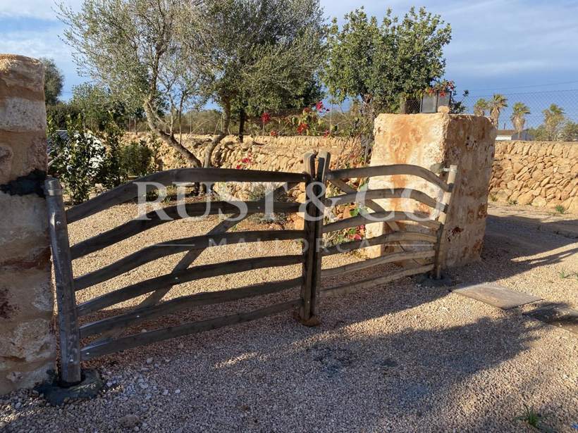 Barreras y puertas menorquinas en Mallorca – trabajo de RUST & CO