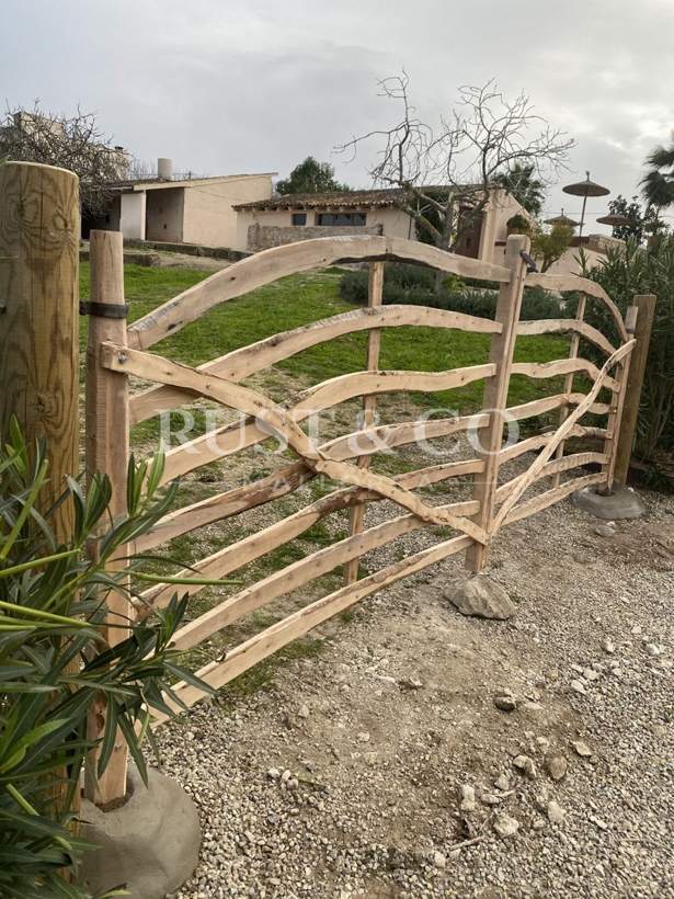 Barreras y puertas menorquinas en Mallorca – trabajo de RUST & CO