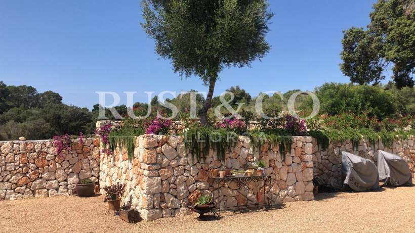 Muros y pilares de piedra en Mallorca – trabajo de RUST & CO