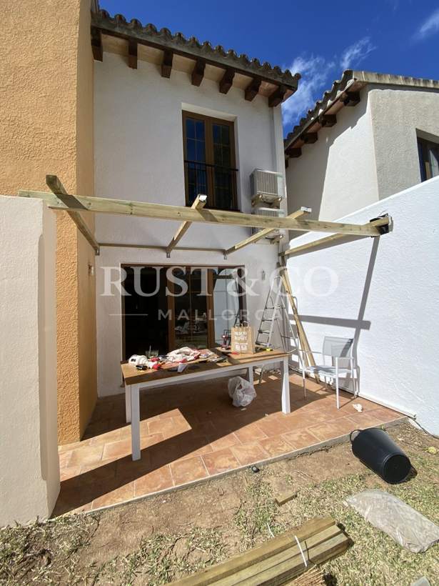 Porches y pérgolas de madera en Mallorca – trabajo de RUST & CO