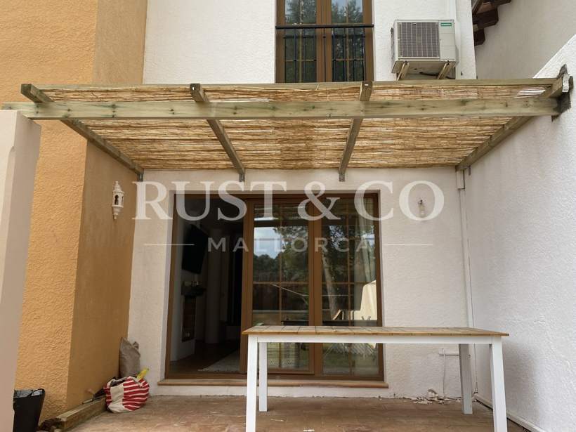 Porches y pérgolas de madera en Mallorca – trabajo de RUST & CO