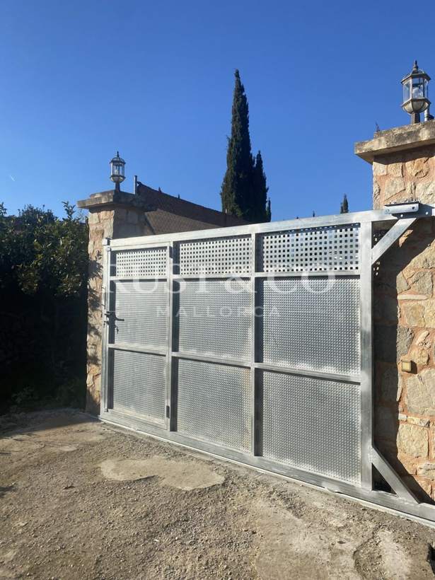 Puertas de finca en Mallorca – trabajo de RUST & CO