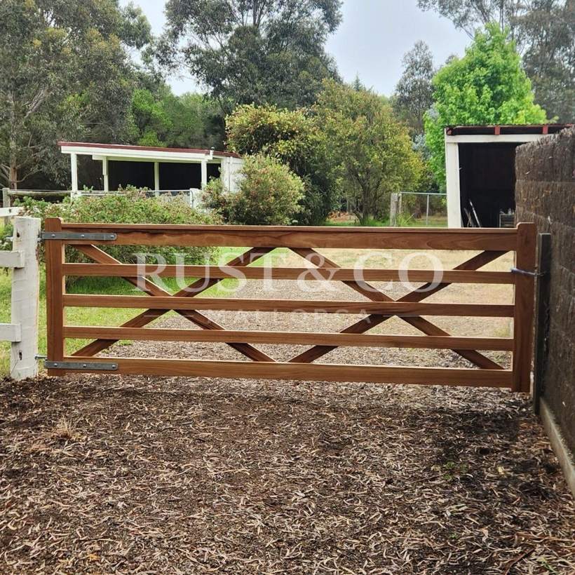 Puertas de finca en Mallorca – trabajo de RUST & CO