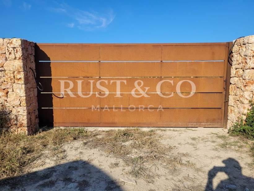 Puertas de finca en Mallorca – trabajo de RUST & CO